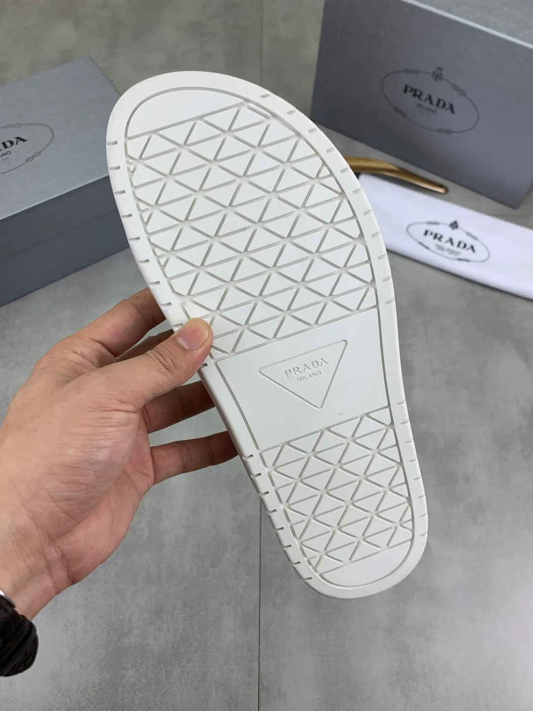 Men's shoes 💰P340💰【New style】🎁🎁🎁 PRADA Prada's new casual slippers, original official website, perfect workmanship, transmitting a kind of noble luxury, sublimating its definition of luxury in Prada's high-end extraordinary craftsmanship. Original combination outsole, code number: 38-44 (45 customized) Multiple colors 🉑️ to choose from